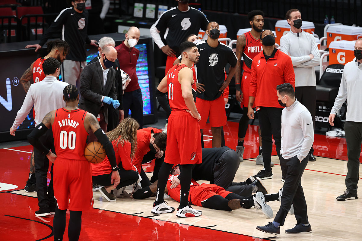 开云-哈登在塞尔维亚队比赛中赛事规则更新，高光表现引发热议！