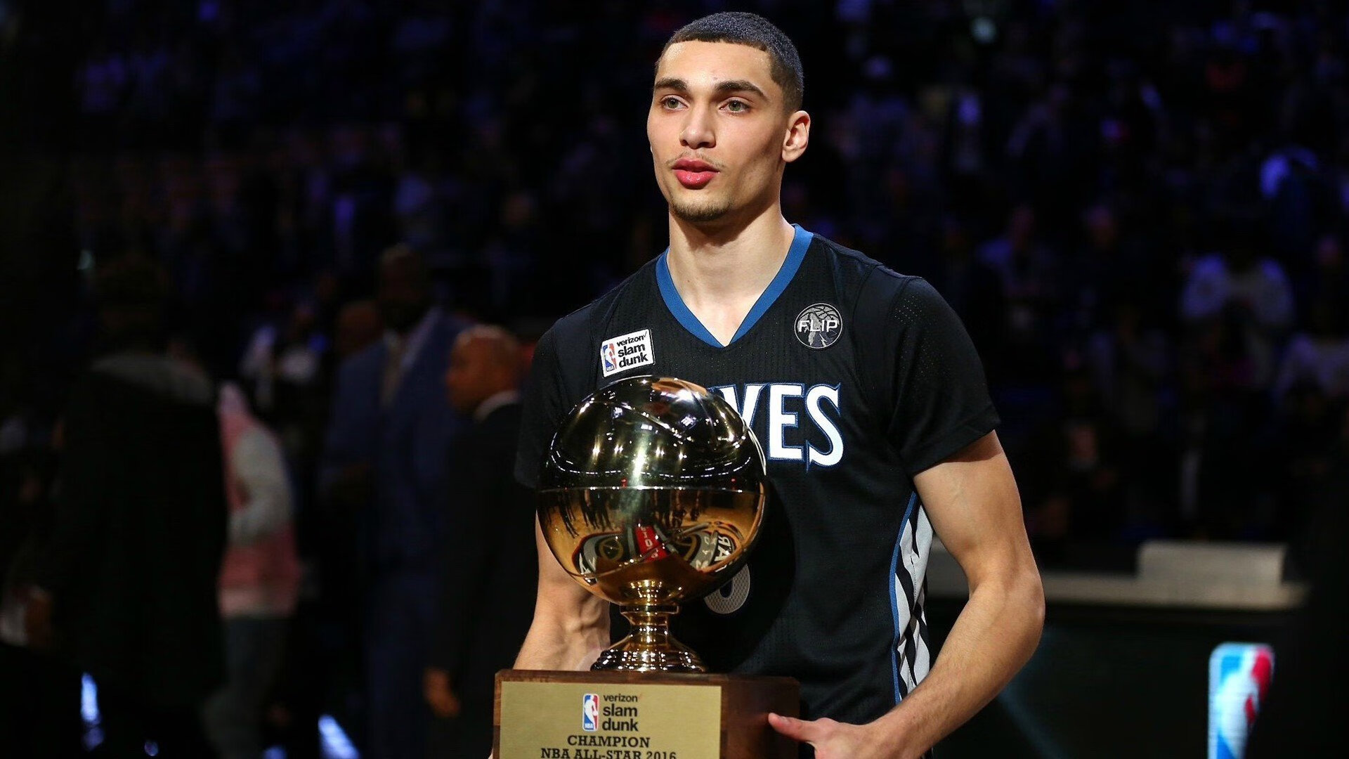 KAIYUN-莱万多夫斯基与80激战独行侠分钟，最后时刻胜出胜负难料！，字母哥焦点对战引发球迷热议